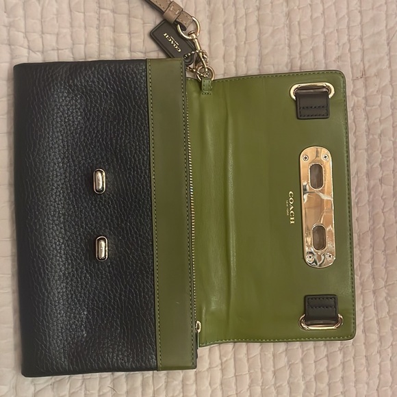 Coach wristlet clutch/wallet - Picture 2 of 6